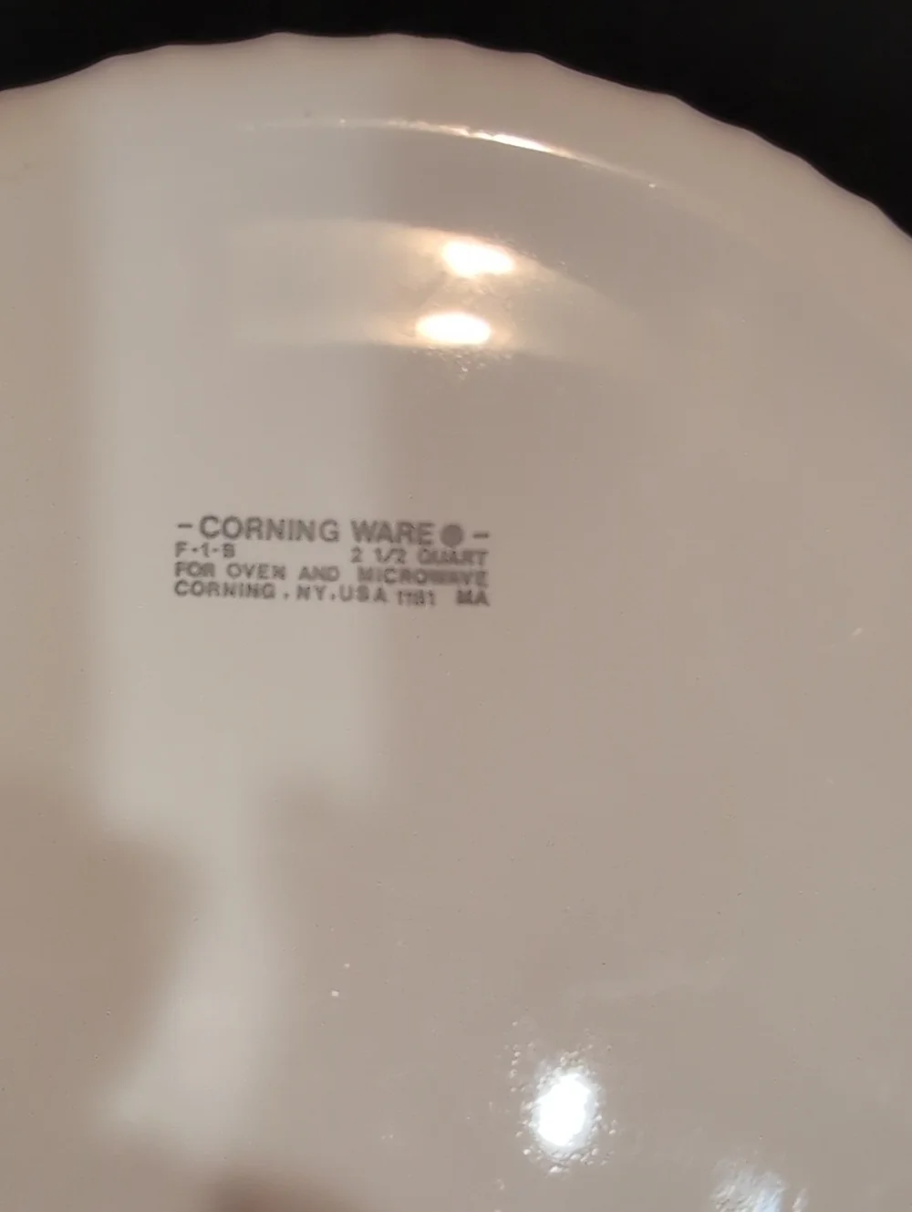 Corningware / Corning Ware French White 2.5 Quart Casserole Bowl With Glass Lid